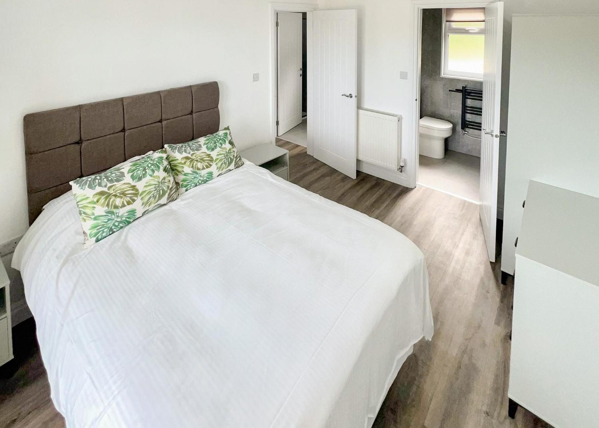 Calloose Holiday Park Хейл Екстериор снимка