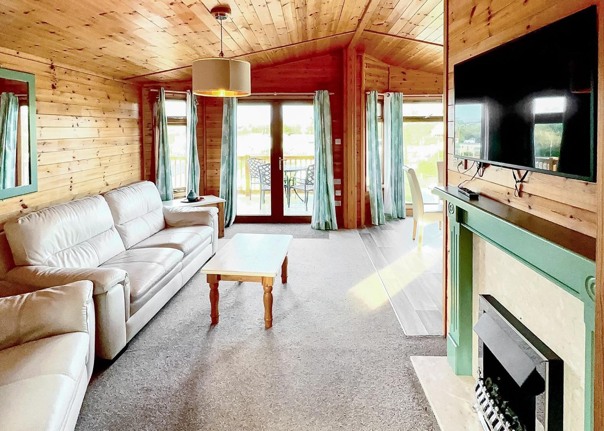 Calloose Holiday Park Хейл Екстериор снимка